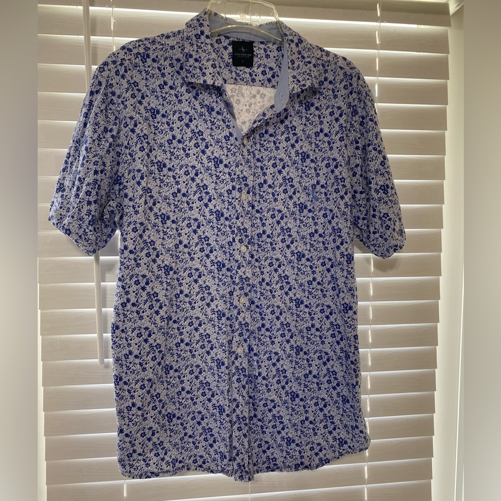 Men’s button down short sleeve size large
